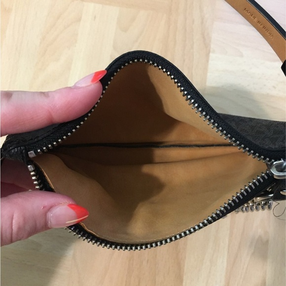 Black Chain Strap Crossbody Bag - Picture 5 of 5